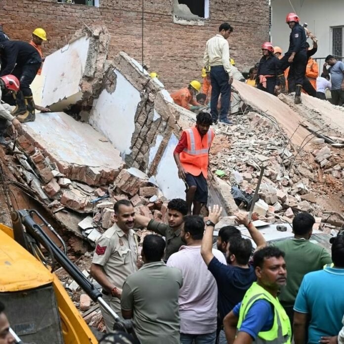 Delhi Building Collapse: দিল্লির সত্য নিকেতনে ভেঙে পড়ল পড়ুয়াদের বহুতল