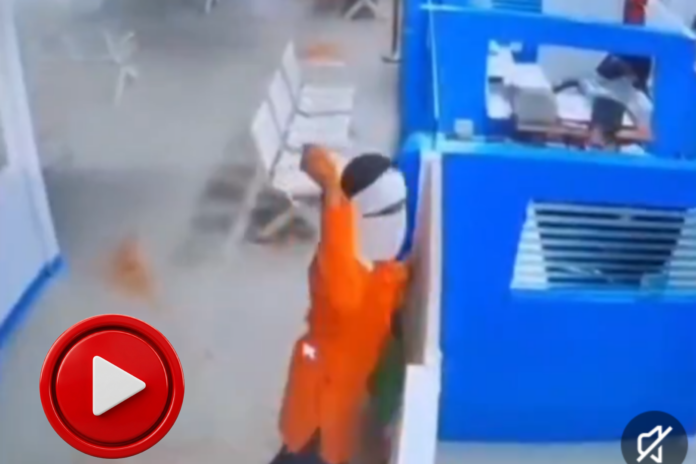 Viral Video: নাগপুরে গেরুয়া পোশাকে ব্যাঙ্ক ডাকাতি