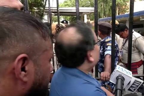 Kunal Ghosh: উত্তরপাড়ায় আক্রান্ত তৃণমূল বিধায়ক কুণাল ঘোষ এবং তাঁর ভাঙা গাড়ি