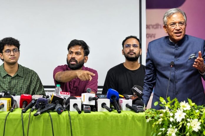 Gyanesh Kumar: মুখ্য নির্বাচন কমিশনার জ্ঞানেশ কুমার এবং সিজেপি নেতা অভিজিৎ দীপকে