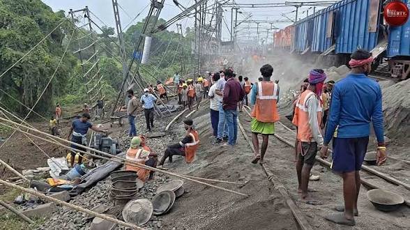 Farakka Landslide এর জেরে আটকে পড়া যাত্রীদের জন্য বাসের ব্যবস্থা করল রাজ্য