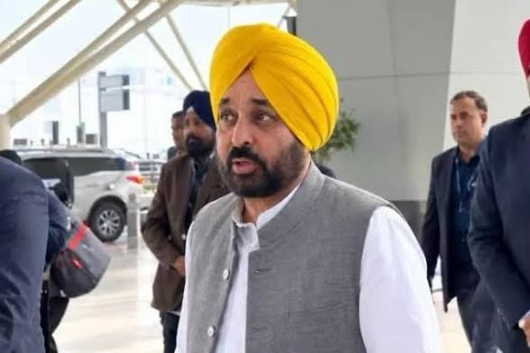 Bhagwant Mann Delhi airport: দিল্লি বিমানবন্দরে পঞ্জাবের মুখ্যমন্ত্রী ভগবন্ত মান ও ফাইল ছবি