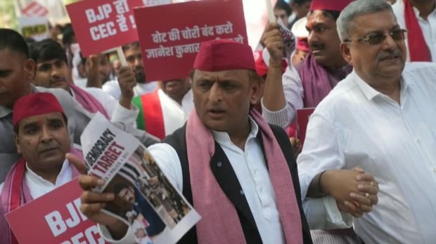 Rahul Gandhi EC Protest: নির্বাচন কমিশনের বিরুদ্ধে মিছিল শেষে আটক হওয়ার মুহূর্তে আকাশবাণী ভবনে ঢুকে অবস্থান বিক্ষোভে বসলেন রাহুল গান্ধী ও প্রিয়াঙ্কা গান্ধী