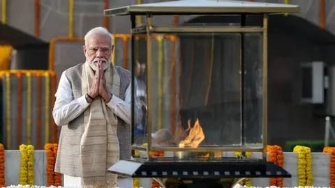 PM Modi on Gandhi Jayanti: মহাত্মা গান্ধীর জন্মজয়ন্তীতে শ্রদ্ধা নিবেদন করছেন প্রধানমন্ত্রী নরেন্দ্র মোদী