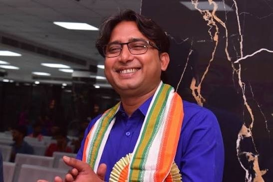 Bayron Biswas Health Update: মুর্শিদাবাদের ধুলিয়ানে নিজের বাড়িতে আগুনে দগ্ধ সাগরদিঘির বিধায়ক বাইরন বিশ্বাসকে উন্নত চিকিৎসার জন্য এয়ার অ্যাম্বুল্যান্সে দিল্লি নিয়ে যাওয়া হলো